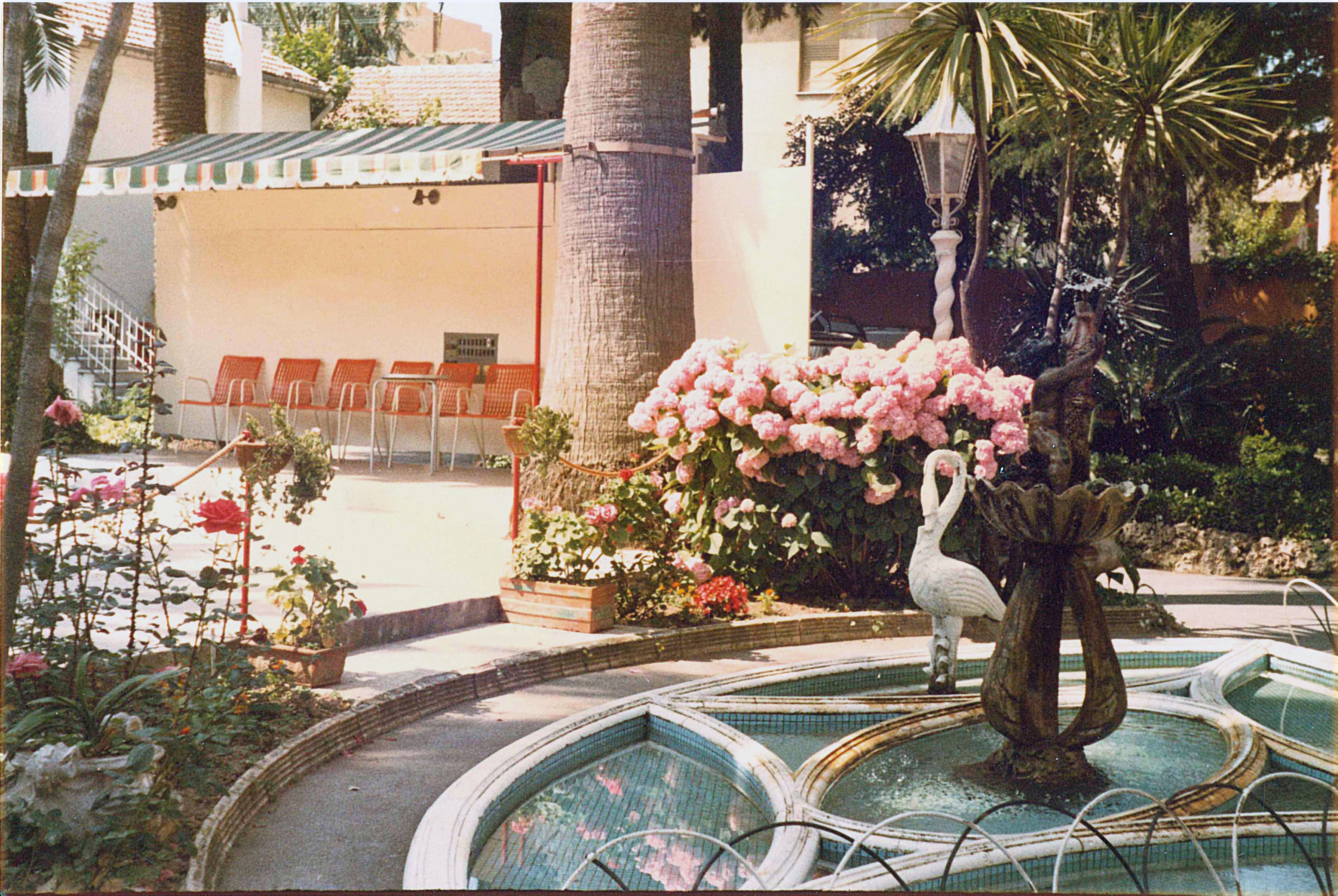 Garden terrace with fountain and seating at Park Hotel