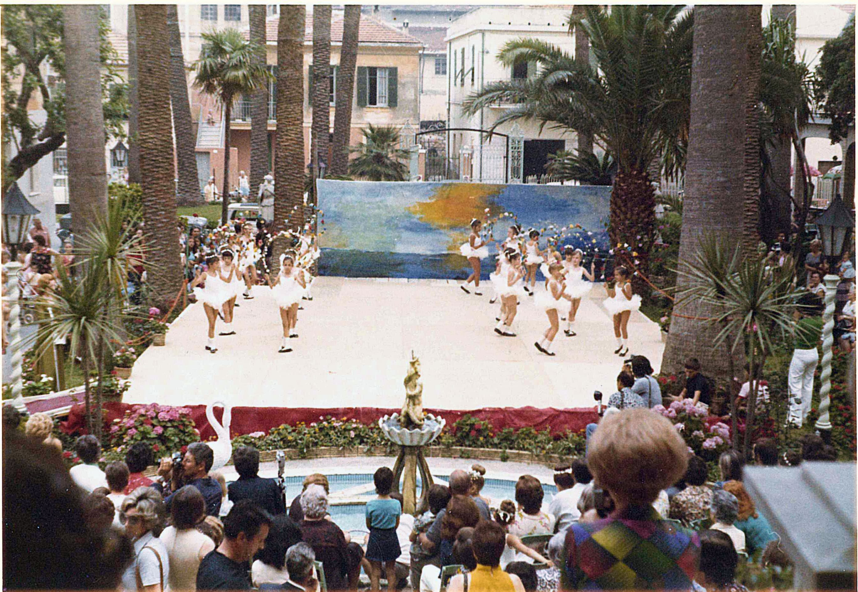 Children's ballet performance with painted backdrop, Pietra Ligure