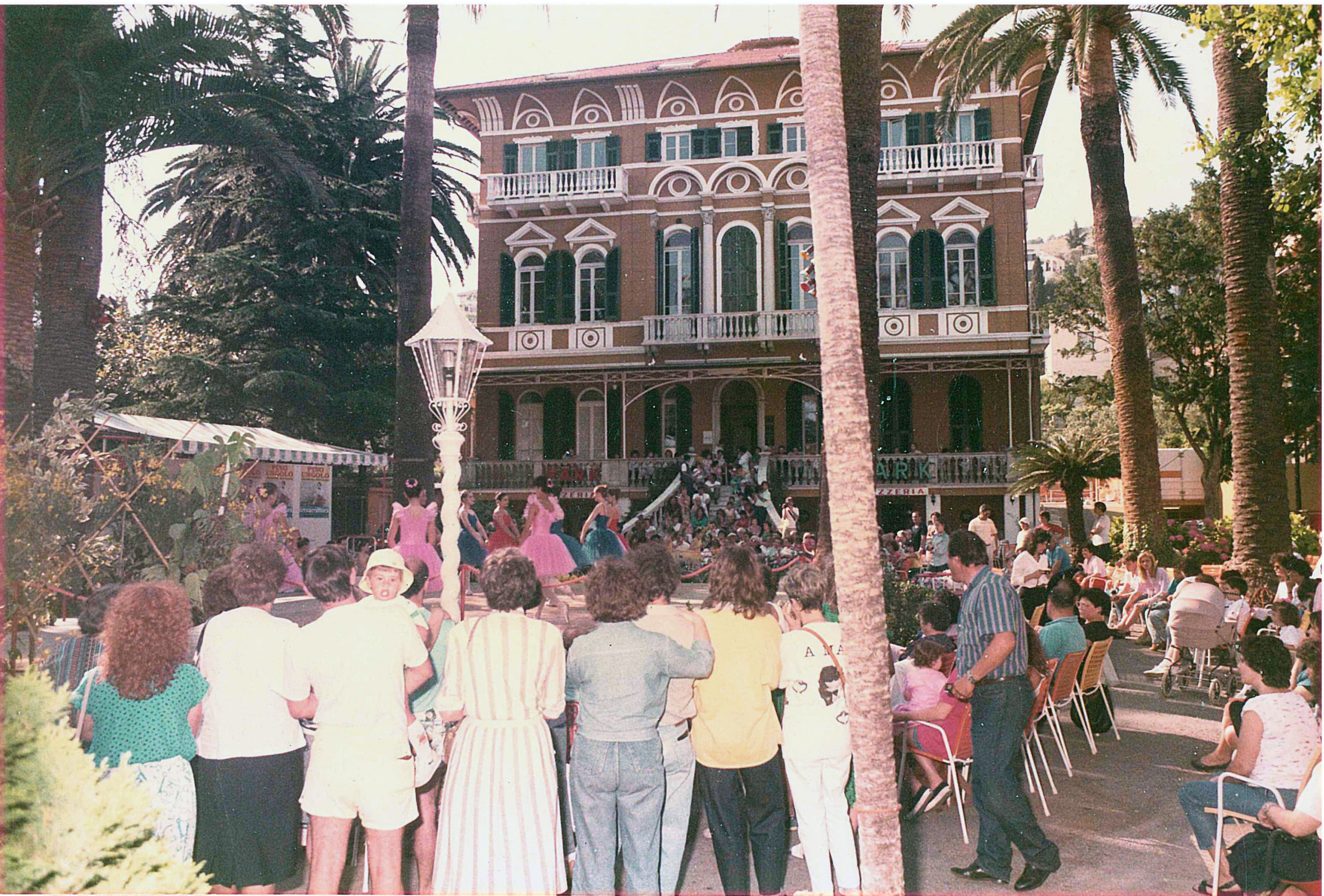 Dance school performance in front of the Park Hotel facade