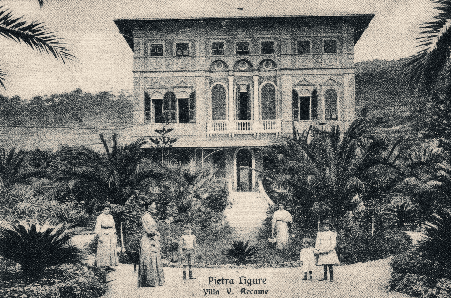 The Accame family in front of Villa Campo, circa 1900